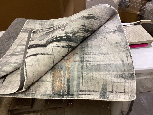80" x 100" area rug - Lot 134