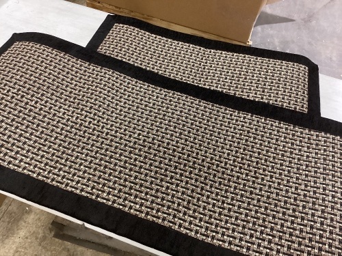 lot of 2 rugs20 x 47 and 20 x 31  - Lot 142