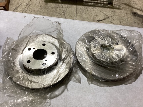 front brake rotors for Toyota RAV4 - Lot 149