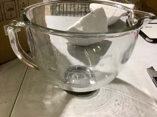 premium glass mixing bowl - Lot 81
