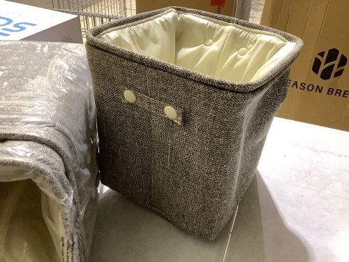 Set of 4 lined baskets 10.5 x 10.5 x 11" - Lot 182