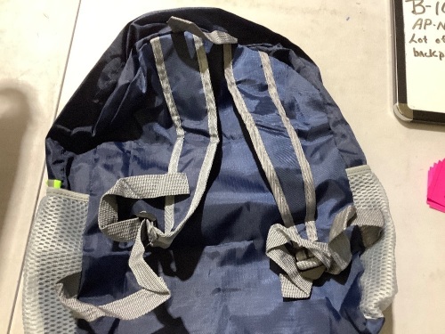 Lot of 48 backpacks - Lot 244