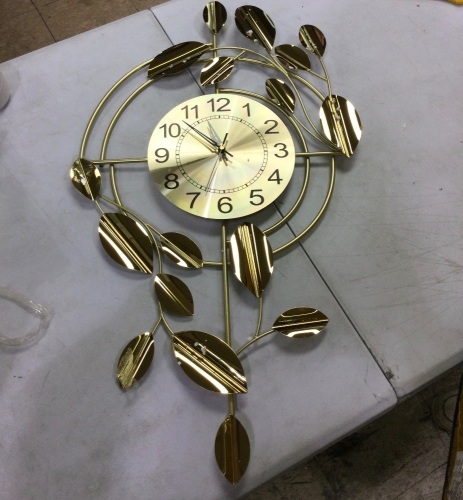 clock - Lot 72