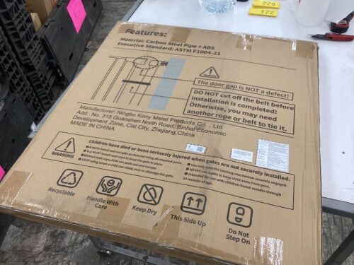 Cumbor 29.7-46" Auto Close Baby Gate - Lot 221