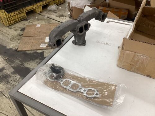 Exhaust Manifold - Lot 570