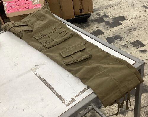 Gaok & Congs Cargo Pants, Size 32  - Lot 585
