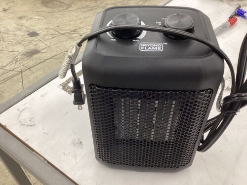 1500-Watt Electric Personal Ceramic Space Heater - Lot 429