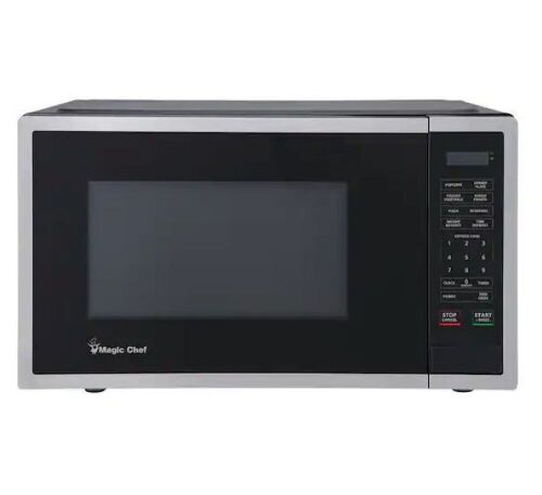 Magic Chef 0.9 cu. ft. 900-Watt Countertop Microwave in Stainless Steel  - Lot 322