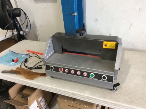 VEVOR Electric Paper Cutter - Lot 44