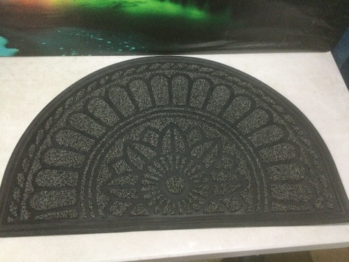 Half Round Non-Slip Door Mat - Lot 1094