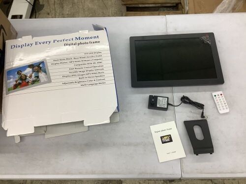 15" Digital Photo Frame - Needs US Plug Adapter - Lot 202