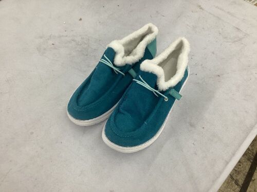 Flat Slip On Plush Shoes, Size 41  - Lot 659