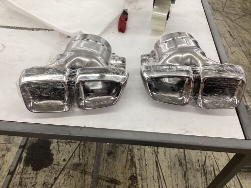 Exhaust Tips  - Lot 444