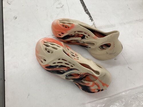 Rubber Slip On Shoes, Size 41  - Lot 387