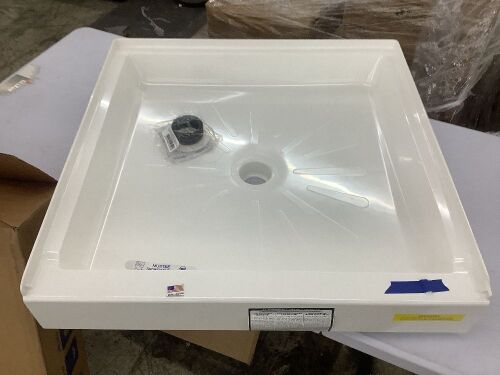 MUSTEE 32 x 32 Alcove Shower Pan Base with Center Drain in White - Lot 263
