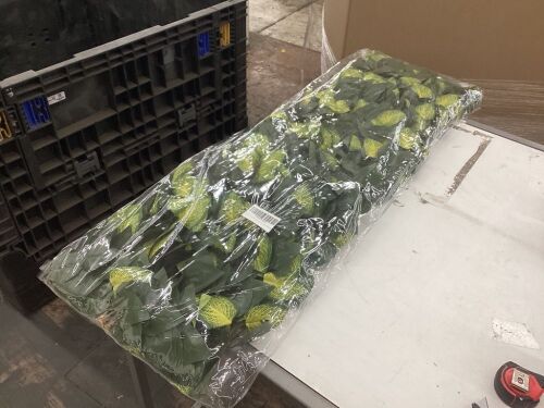 GLANT Expandable Fence Privacy Screen - Lot 279