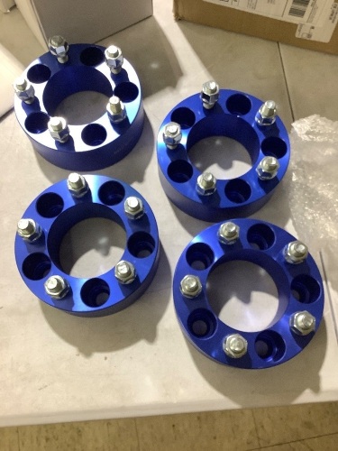 set of 4 wheel spacers for unknown vehicle - Lot 291