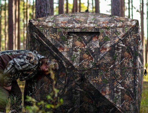 Hunting Blind 270 Degree See Through,Pop Up with Carrying Bag - Lot 389
