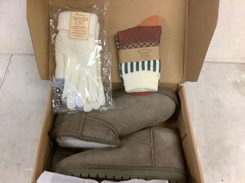 Ugg-Like Boots w/ Gloves and Socks - Lot 9282