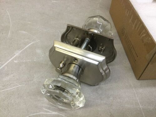 Lot of (4) Interiror Glass Door Knobs  - Lot 224