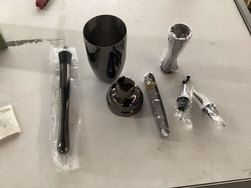 Cocktail Shaker Set  - Lot 743