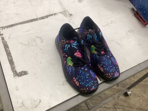 Underwater Print Shoes, Size 9W - Lot 547