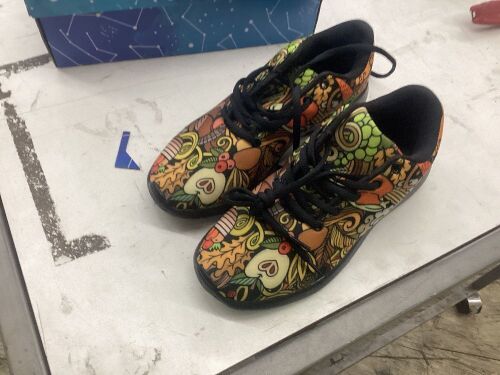 Food Print Shoes, Size 9W - Lot 555