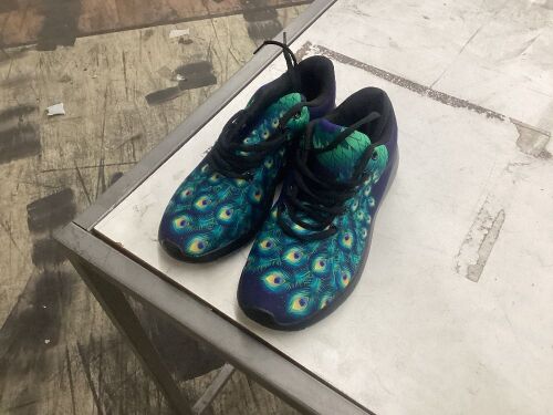 Peacock Print Shoes, Size 9W  - Lot 557