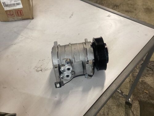 AC Compressor with Clutch for 2003-2007 Honda Accord 2.4L - Broken Plug - Lot 516