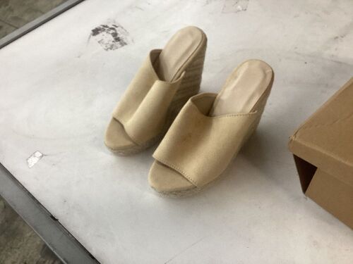 Wedge Sandals, Size 3.5 - Lot 499
