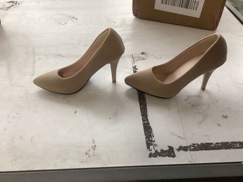 Pointed Toe High Heels, Size 3.5  - Lot 505