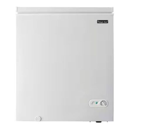 Magic Chef 5.0 cu. ft. Chest Freezer in White - Lot 14