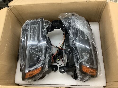 Headlights for Jeep Grand Cherokee - Lot 441