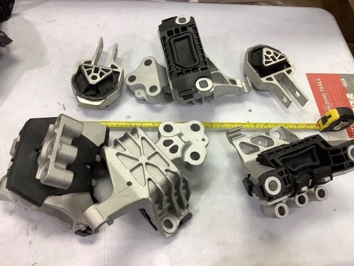 Motor Mounts for unknown vehicle - Lot 114