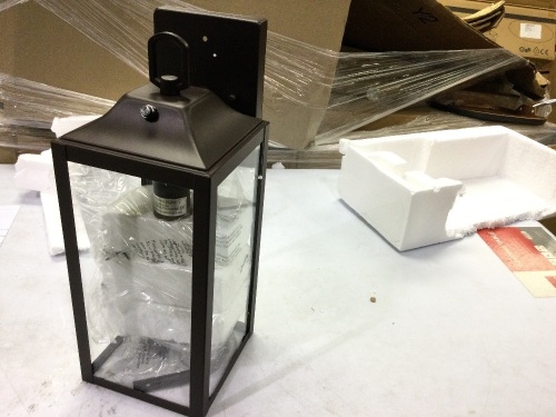 yolsunes large dusk to dawn lantern - Lot 94