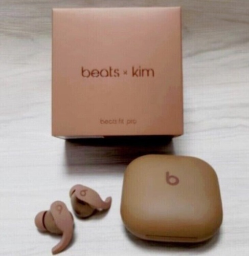 Kim Kardashian‘s Beats by Dre earbuds  - Lot 304