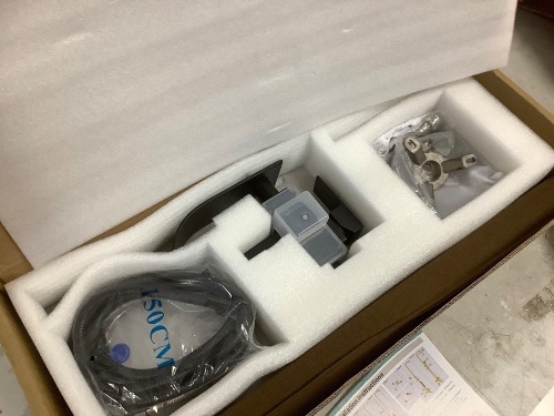 Senlesen Freestanding Tub Farm Tub Faucets with Hand Shower - Lot 9158