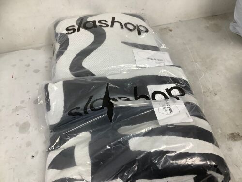 Set of 2 Black and White Area Rugs - Lot 9511