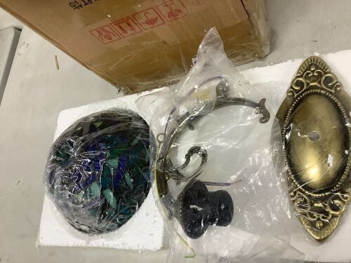 Light Fixture - Lot 9557