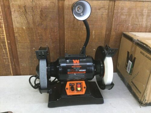 WEN BG4280 5-Amp 8-Inch Variable Speed Bench Grinder with Flexible Work Light - Damaged Top - Lot 370