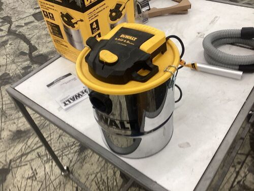 DEWALT 4 Gal. Stainless Steel Ash Vacuum for Dry Pickup - Dented - Lot 649