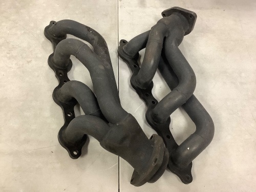 exhaust manifold for unknown vehicle - Lot 248