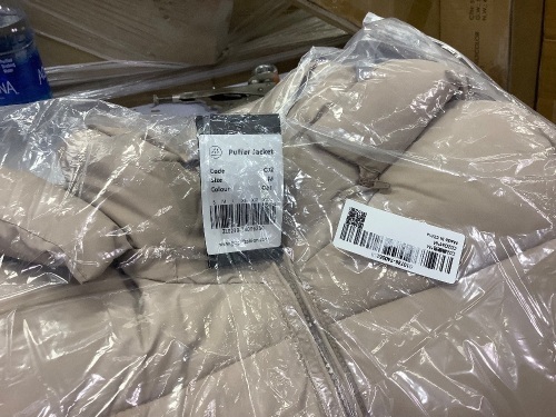 Lot of 6 Puffer Jackets (4 large, 2 medium) - Lot 367