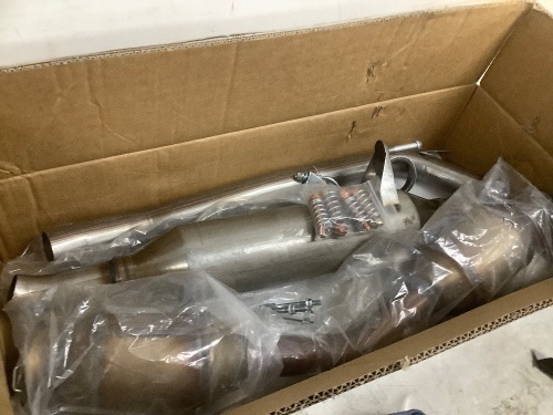 Set of 2 Catalytic Converters For Unknown Vehicle - Lot 9680