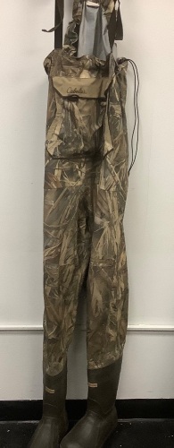 Mens Waders, 9S, E-Commerce Return, Sold as is - Lot 376B