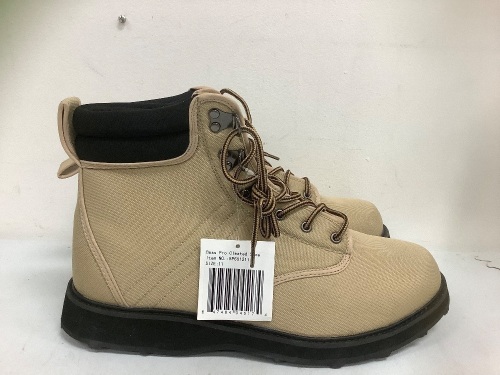 Mens Cleated Shoes, 11, Appears New, Sold as is - Lot 401B