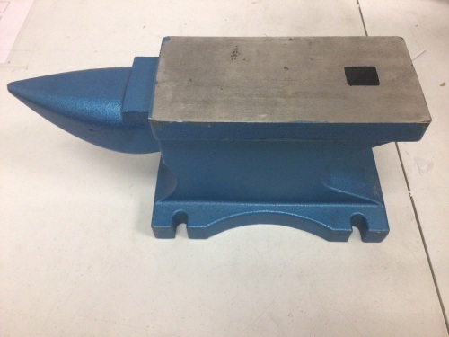 Small Anvil, Appears New, Sold as is - Lot 516