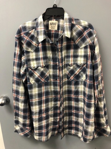 Ariat Mens Button Down, XL, Missing Snap, Appears New, Sold as is - Lot 353A