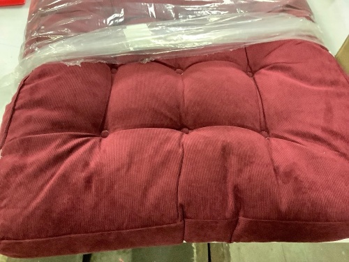 Lot of 4 22"x22" chair cushions - Lot 194