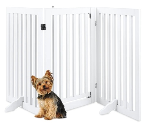 31.5in 3-Panel Freestanding Wooden Pet Gate w/ Door, Support Feet - Lot 158